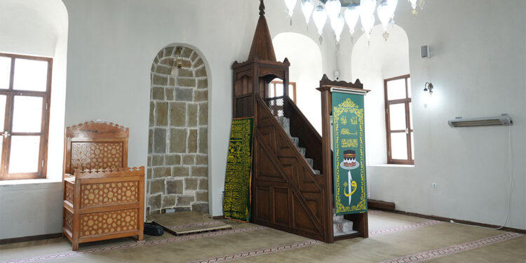 Depremde hasar alan Elazığ'daki vakıf eserleri ayağa kaldırıldı