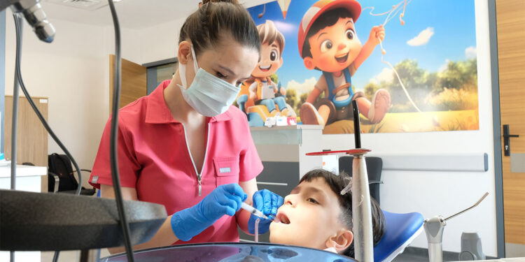 Dişçi fobisi olan çocuklar için özel poliklinik kuruldu