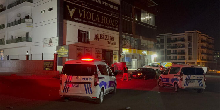 Düğün salonunda tekmeli yumruklu ve bıçaklı kavga