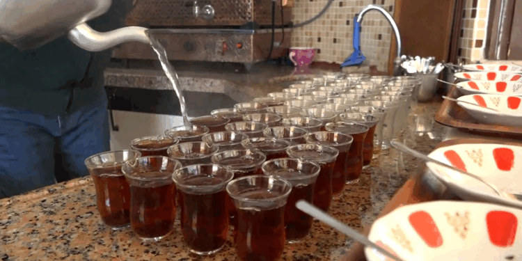 Demli çay tüketiminde 'böbrek taşı' riski