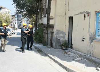 Depremin vurduğu Sındırgı'da hasar tespit çalışmalarının yüzde 80'i tamamlandı