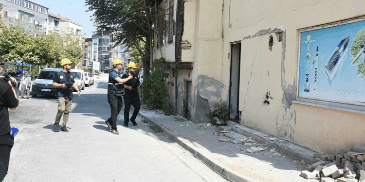 Depremin vurduğu Sındırgı'da hasar tespit çalışmalarının yüzde 80'i tamamlandı