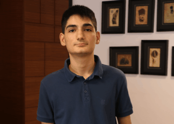 Depremzede Asil, yüzde 100 bursla liseye yerleşti
