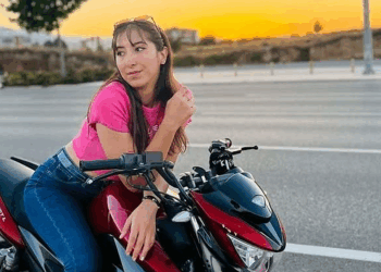 Devrilen motosikletteki Eda öldü, sürücü yaralı