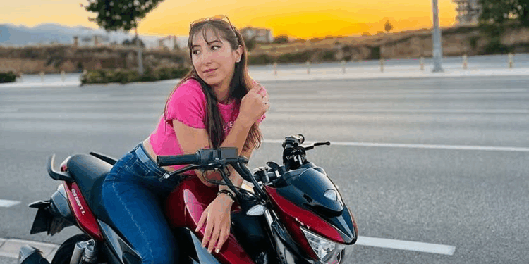 Devrilen motosikletteki Eda öldü, sürücü yaralı