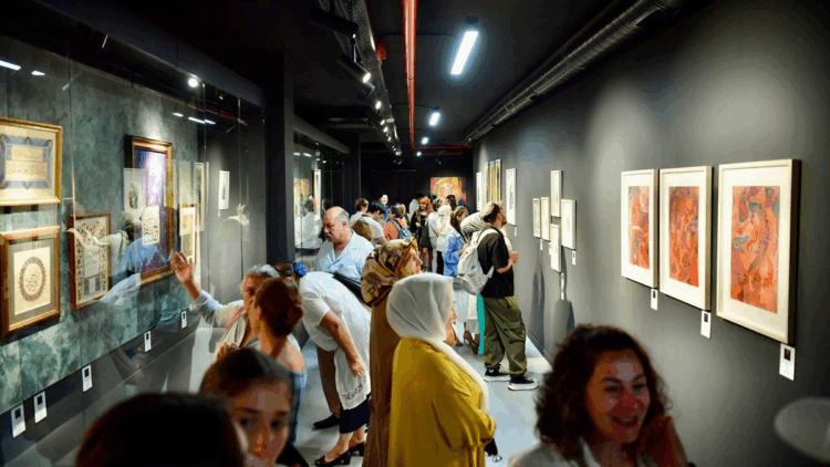 Doç. Dr. Şehnaz Biçer’in ‘Gölgesiz İzler’ sergisi Fatih’te açıldı