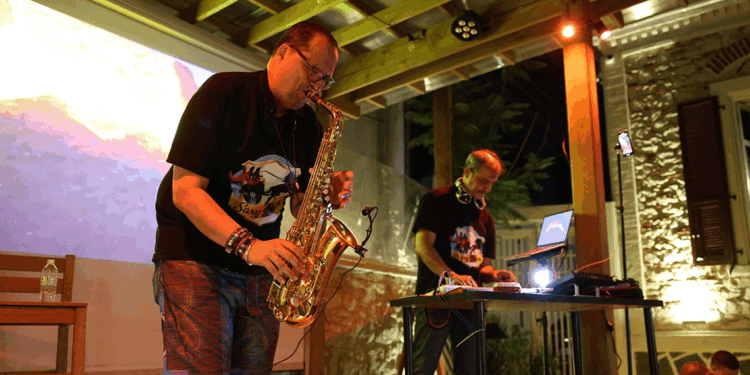 Doktorların kurduğu müzik grubu, doğa ve can dostları için sahne alıyor