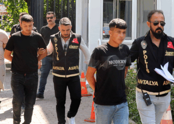 Düğünde karşılaştığı eşinin eski nişanlısını öldürdü
