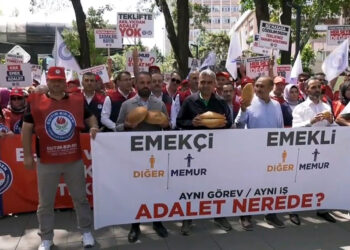 Milli Eğitim Bakanlığı önünde 'Yetersiz Teklife Hayır' eylemi