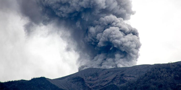 Marapi Yanardağı yeniden faaliyete geçti