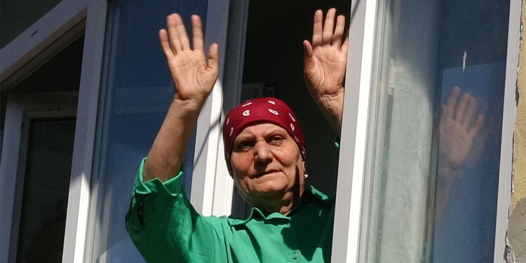 Birinci Karabağ Savaşı'nın kadın gazisi kanserle savaşıyor