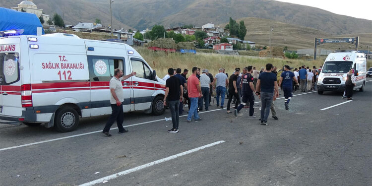 Refüje çarparak takla atan otomobilde 1 kişi hayatını kaybetti