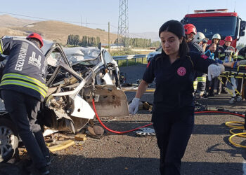 Erzurum-Tortum kara yolunda şerit ihlali kazası; 4 ölü, 4 yaralı