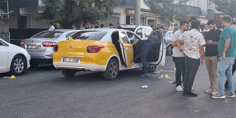 Eşini tabancayla öldürüp intihara kalkıştı