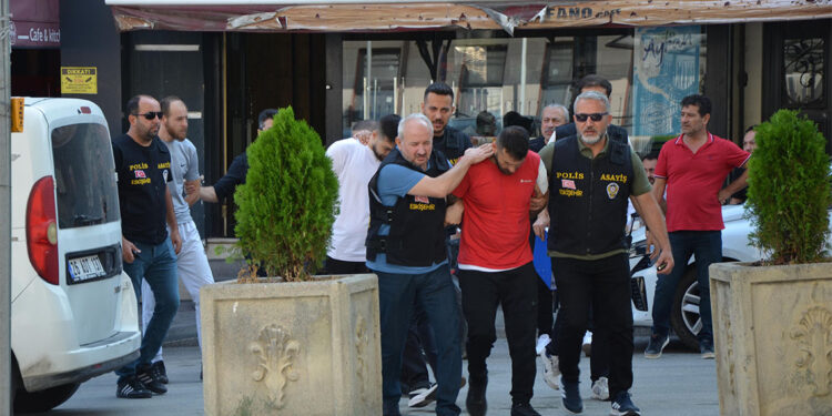 Eskişehir'de 2 kişinin öldüğü silahlı kavganın şüphelileri adliyede