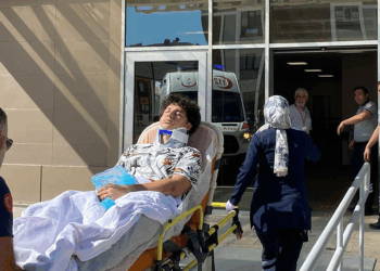 Erzincan'da iki otomobil çarpıştı: 1 çocuk 3 ölü, 6 yaralı