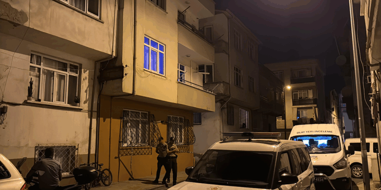 Eşini vurup, aynı tabancayla kendi kafasına ateş etti