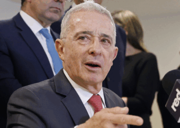 Eski Kolombiya Cumhurbaşkanı Uribe'ye verilen ev hapsi cezası kaldırıldı