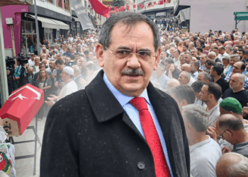 Eski bakan Mustafa Demir toprağa verildi