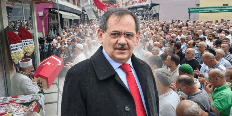 Eski bakan Mustafa Demir toprağa verildi