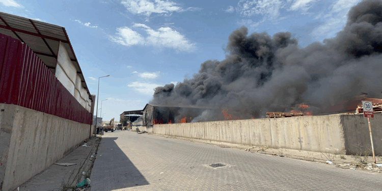 Eskişehir'de fabrikada çıkan yangın, 2 fabrikaya daha sıçradı