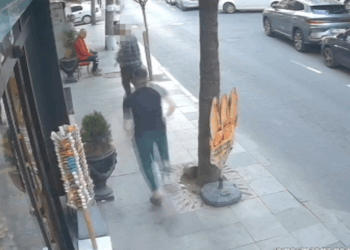 Esnaf, kadını taciz eden şüpheliyi yumrukladı