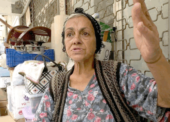 Ev sahibinin eşyalarını sokağa attığı kadın otele yerleştirildi