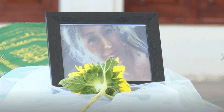 Evinde yastıkla boğulan Karsu, toprağa verildi