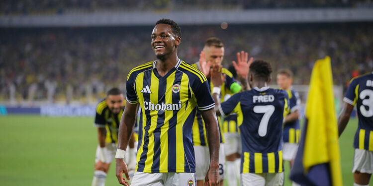 Fenerbahçe Feyenoord'u devirdi