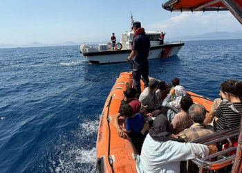 Fethiye'de mahsur kalan 24 kaçak göçmen Sahil Güvenlik ekipleri tarafından kurtarıldı