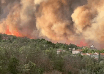 Fransa'nın Aude bölgesindeki yangın devam ediyor