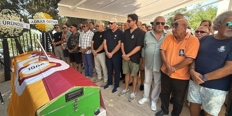 Duayen gazeteci Ümit Aktan son yolculuğuna uğurlandı