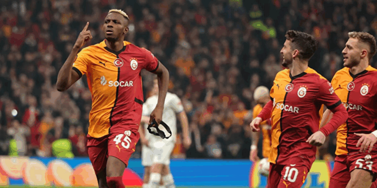 Galatasaray’da üç futbolcuyla yollar ayrılıyor