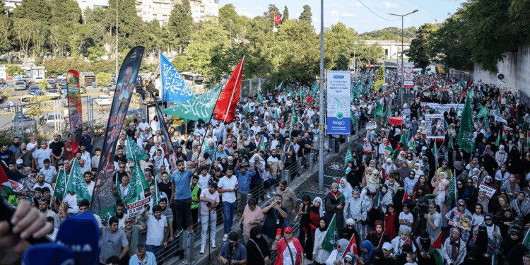 Gazze’ye destek için ABD Konsolosluğuna yürüyüş düzenlendi