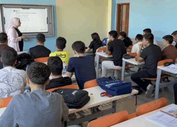 Gönüllü öğretmenlerin desteği ile üniversiteye hazırlanıyorlar