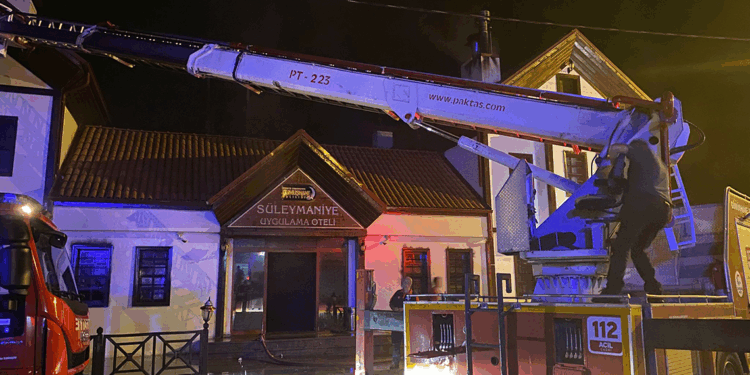 Gümüşhane'de 3 katlı otelde korkutan yangın