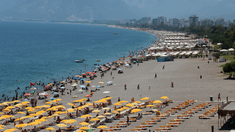 Güneş ışınlarının prizma etkisi ciltte renk değişimine yol açıyor