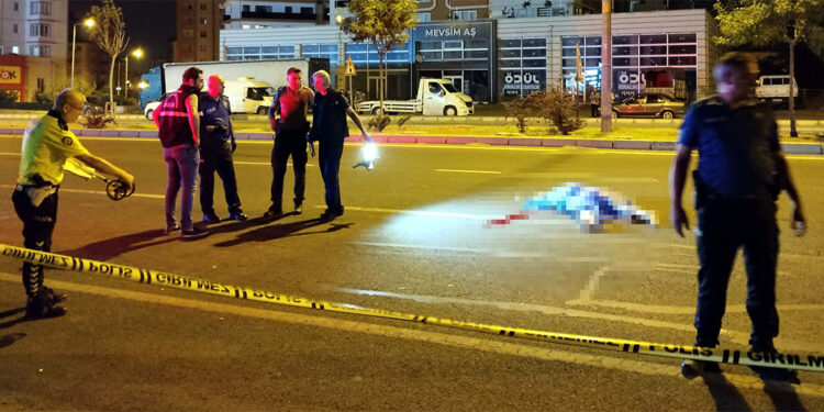 Kayseri'de, otomobilin ezdiği yaya hayatını kaybetti.
