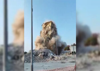 Osmaniye'de, 11 katlı bina yıkım sırasında çöktü