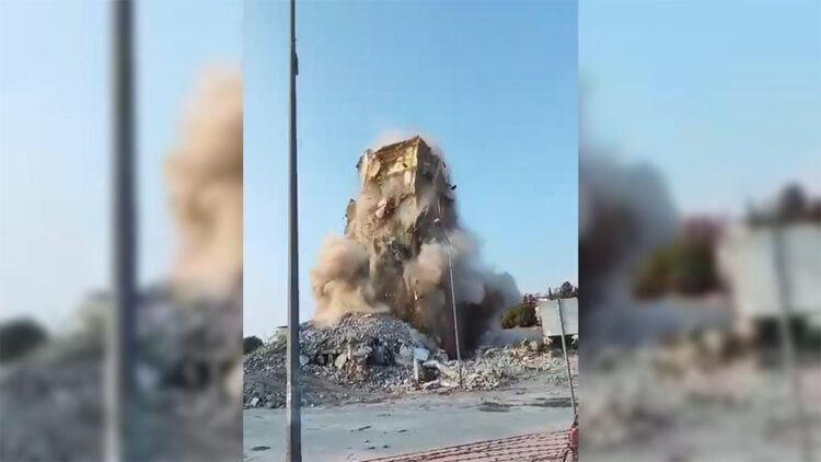 Osmaniye'de, 11 katlı bina yıkım sırasında çöktü