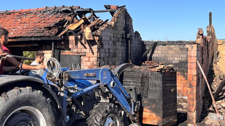 Hızar atölyesinde çıkan yangın söndürüldü
