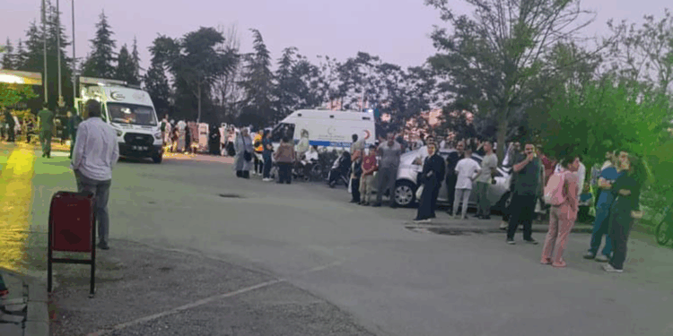 Hastanenin elektrik panolarında yangın çıktı; hastalar tahliye edildi