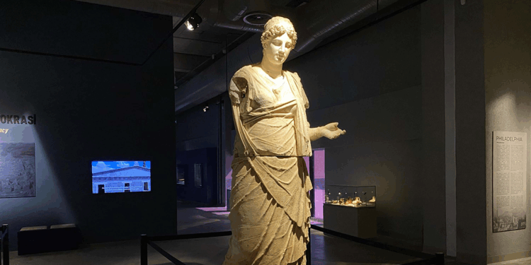 Helenistik Dönem'e ait tek Hestia heykeli, Manisa Müzesi'nde sergileniyor