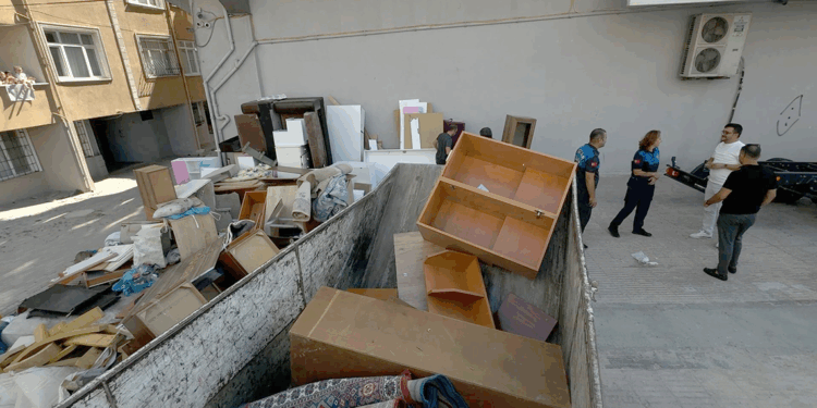 Hem kira ödemedi hem de eşyaları kullanılamaz hale getirip kaçtı