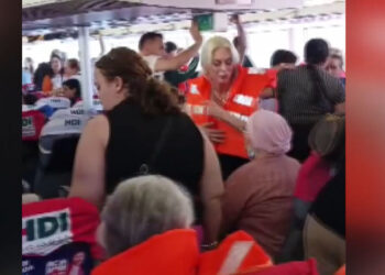 Avşa Adası'na giden İDO feribotu kayaya çarptı