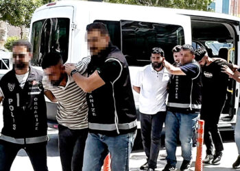 Konya'da iş yerine tabancayla ateş açan şüpheliler yakalandı