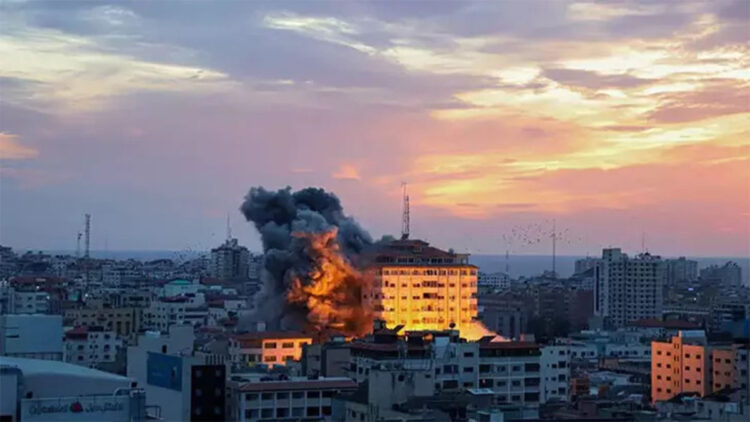 İsrail'den Şam'a saldırı: 6 Suriyeli asker hayatını kaybetti