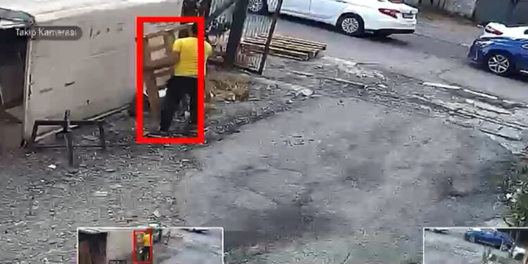 Avcılar’da mağazanın ahşap paletlerini çaldı