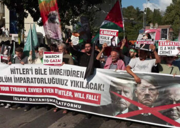 İsrail'in Gazze'deki saldırıları protesto edildi; ABD Konsolosluğu'na yürüdüler