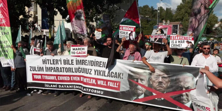 İsrail'in Gazze'deki saldırıları protesto edildi; ABD Konsolosluğu'na yürüdüler